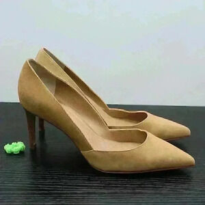 Tahari Phillipa Women’s Tan Suede Heel Pump Size 8